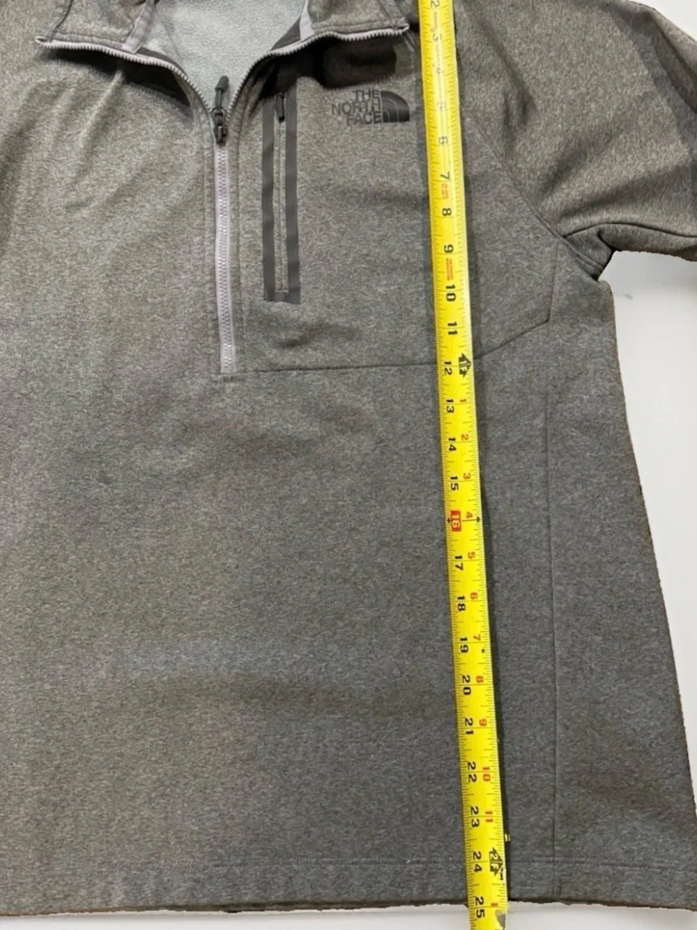 The North Face Men's Heather Gray Quarter-Zip Performance Pullover Medium.
